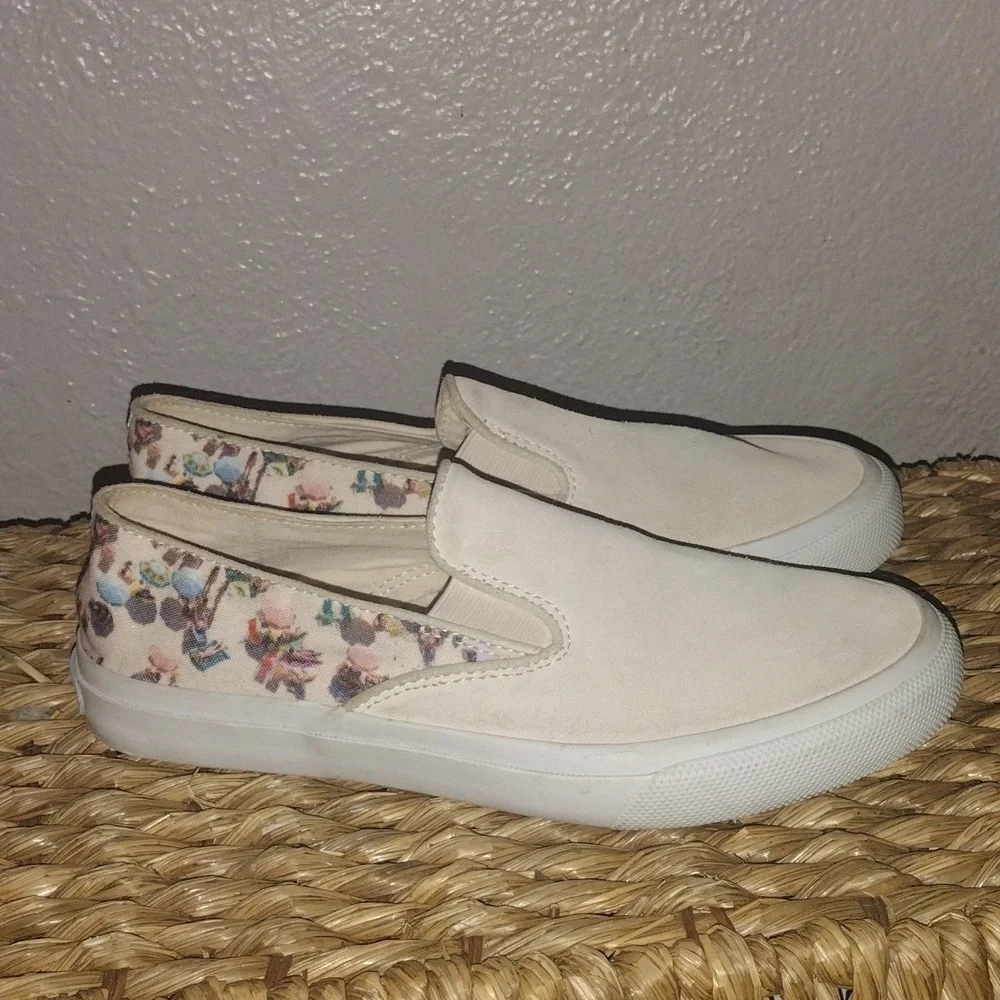 Sperry Grey Malin Cloud Slip-on Sneaker Cream Beach Scene 8